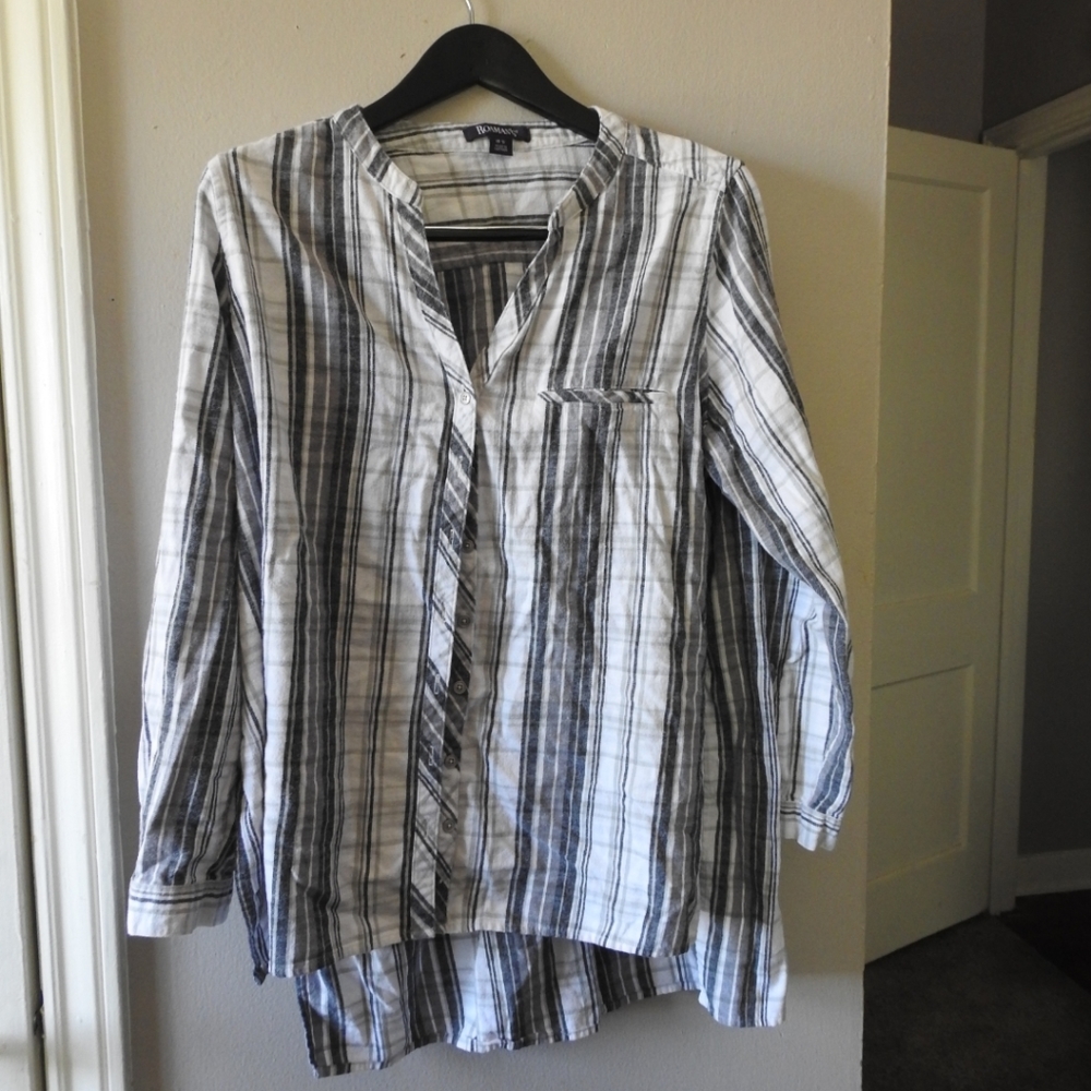 Long sleeve Gray plaid shirt